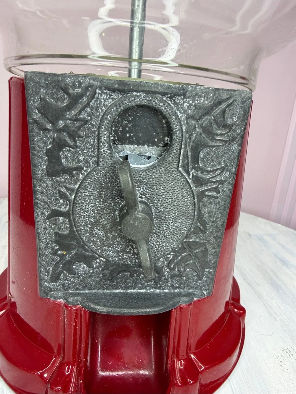 Tai Red Candy/Gumball Dispenser with Clear Globe